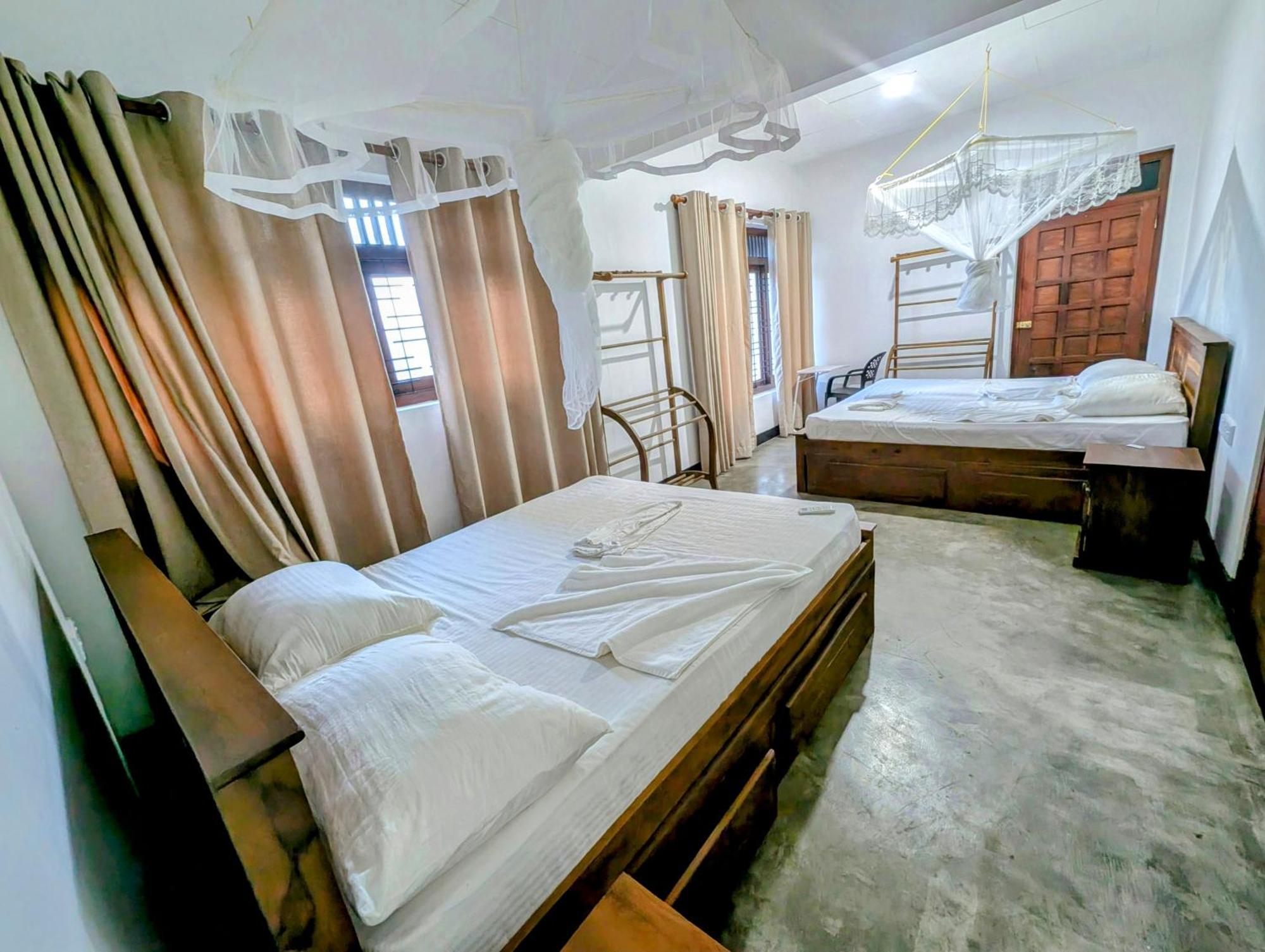 Costels Weligama Hostel Exterior photo