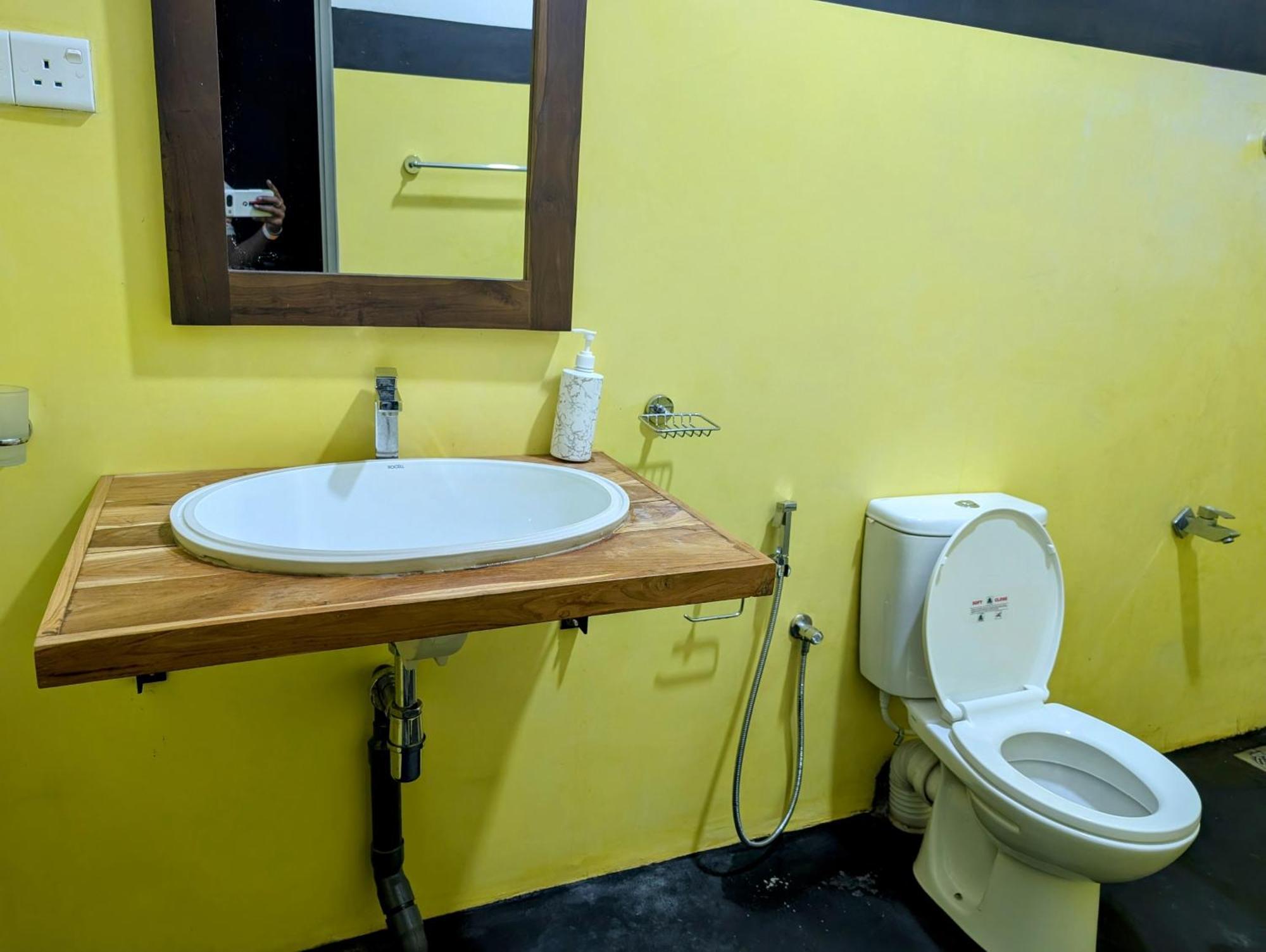 Costels Weligama Hostel Exterior photo