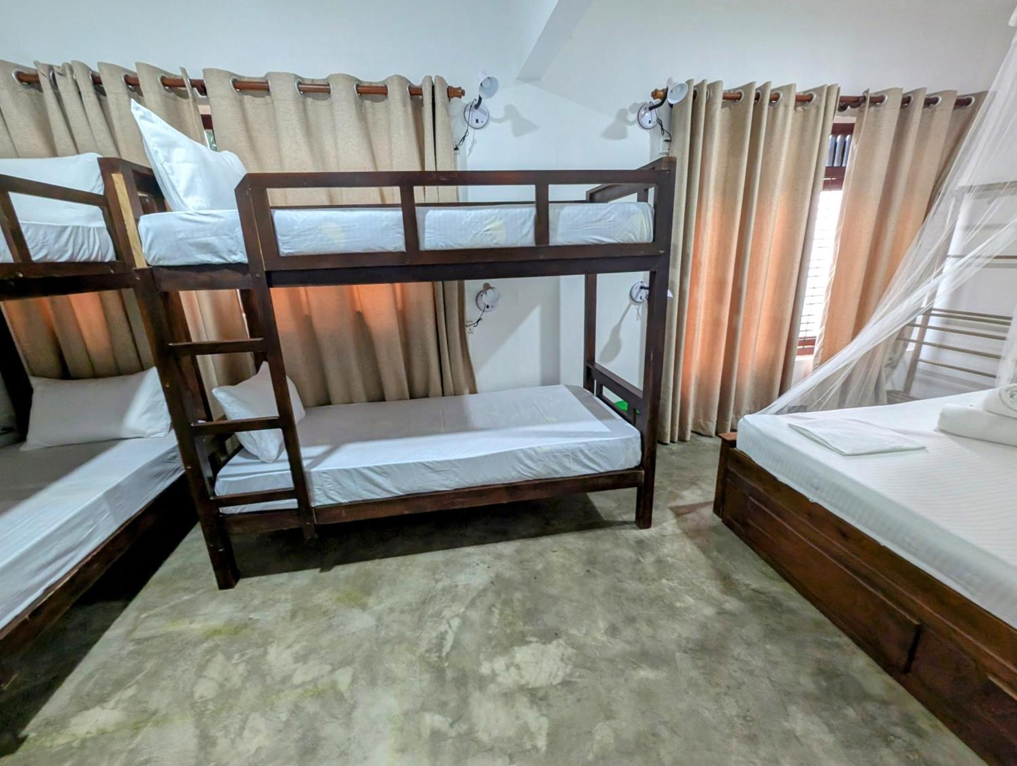 Costels Weligama Hostel Exterior photo